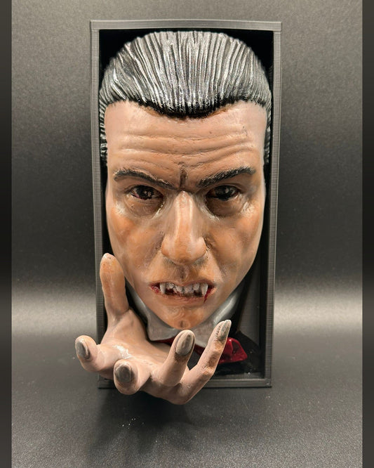 Fermalibro 3D di Dracula dipinto a mano su una libreria