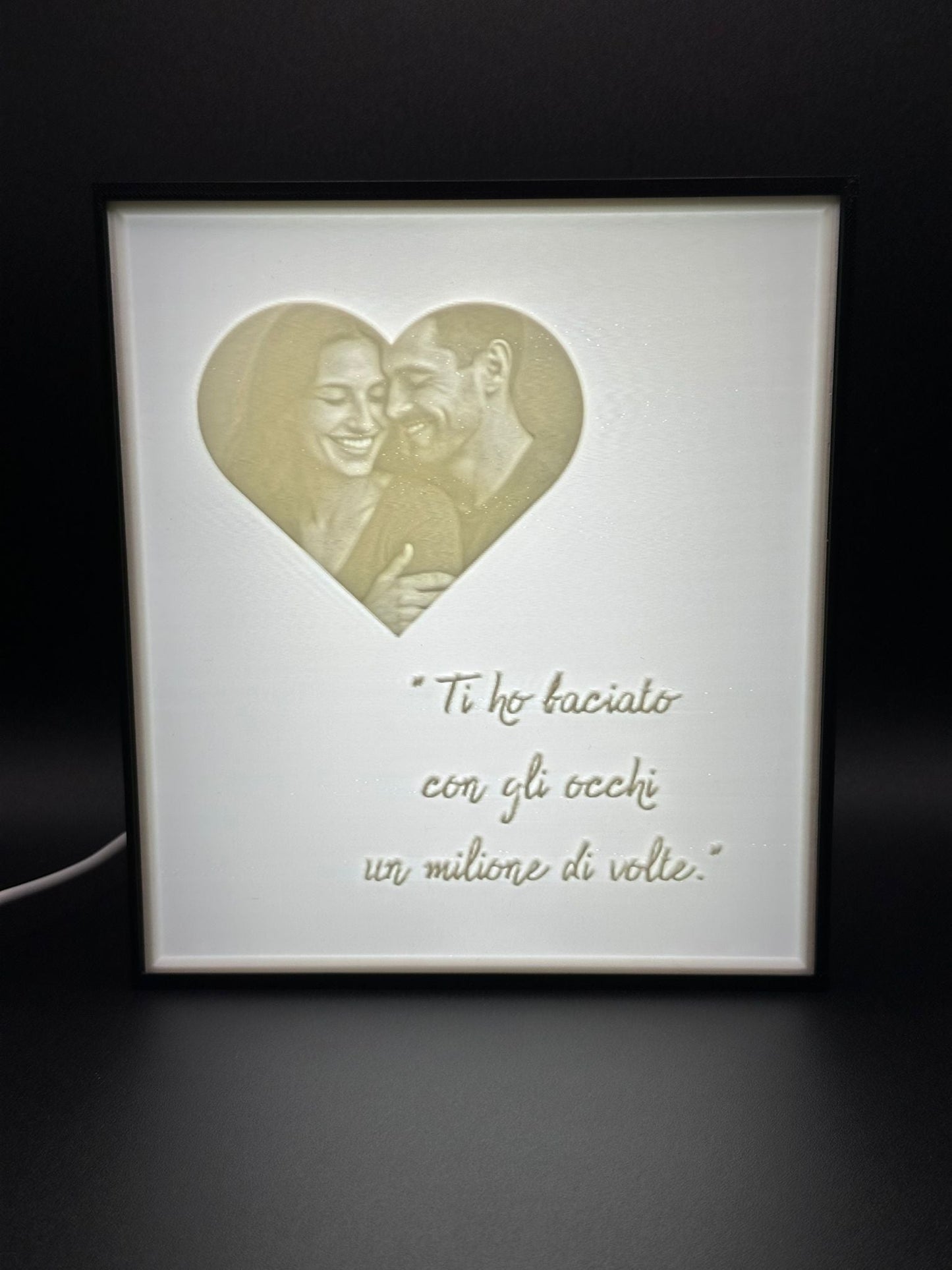 Lampada personalizzata con foto di coppia nel cuore e frase incisa, litofania 3D