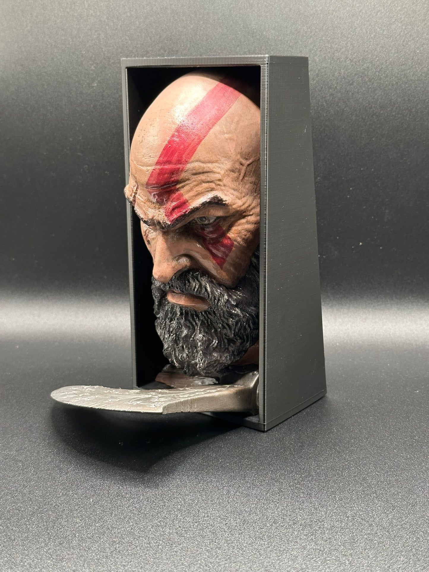 Fermalibro 3D Kratos Dipinto a Mano