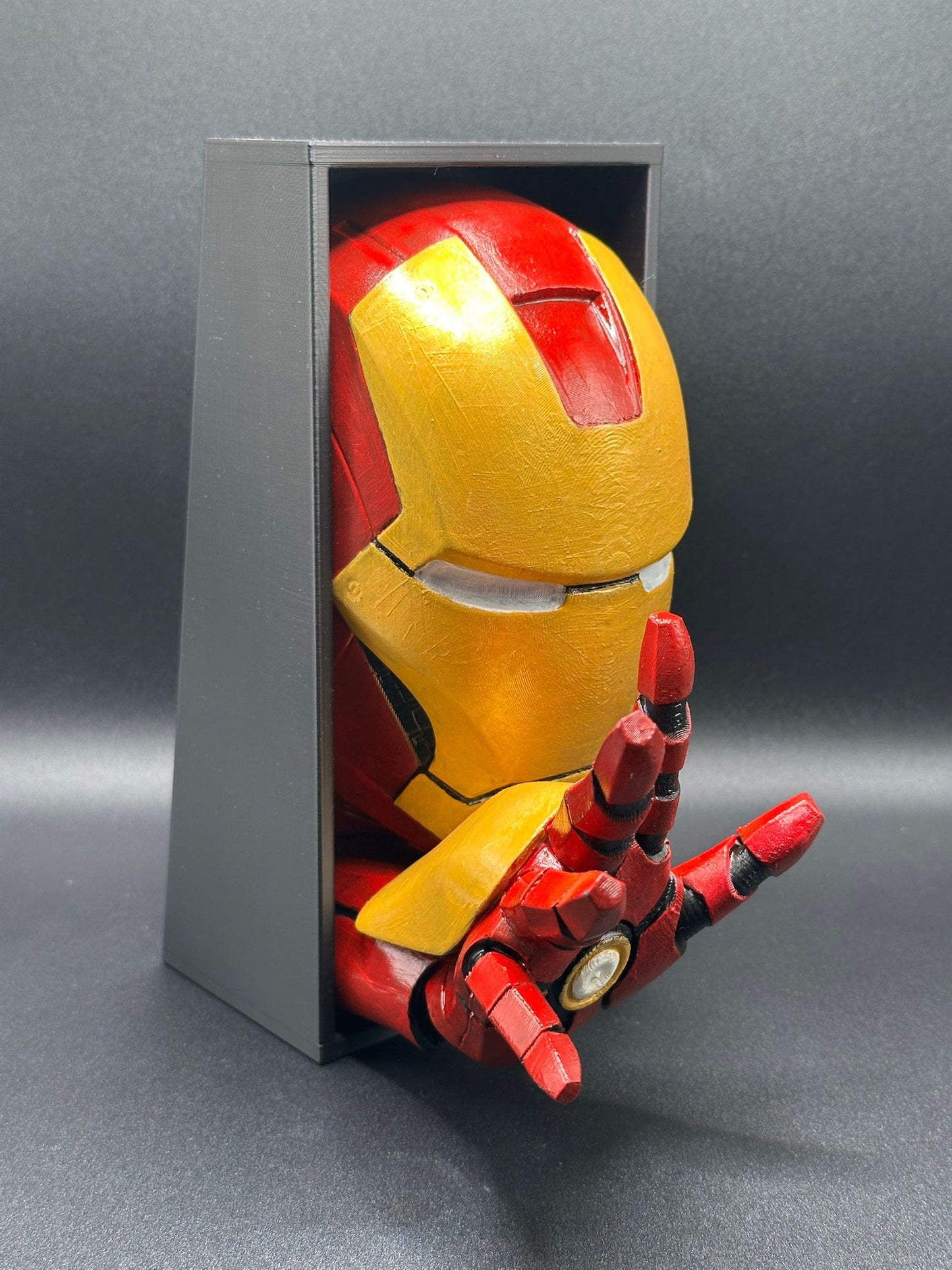 Fermalibro 3D Iron Man – Repulsor Edition Dipinto a Mano