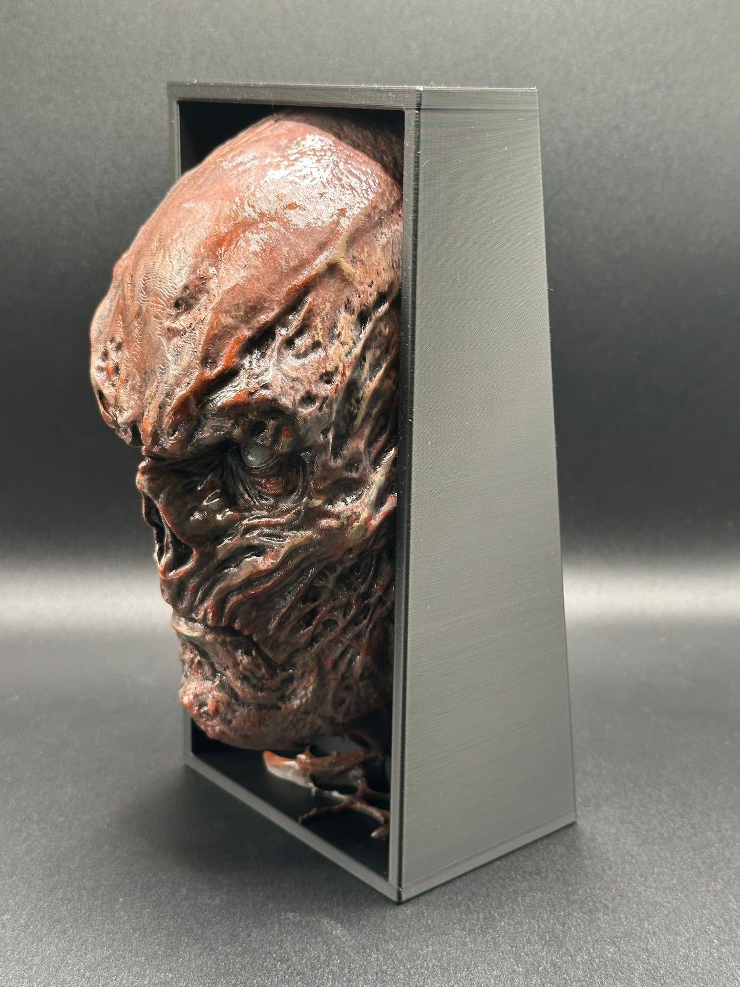 Fermalibro Vecna 3D – Edizione Horror Dipinta a Mano