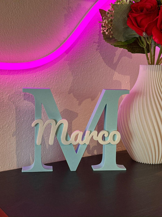 Lettera 3D con Nome Personalizzato – Iniziale e Nome in Corsivo | Made in Italy