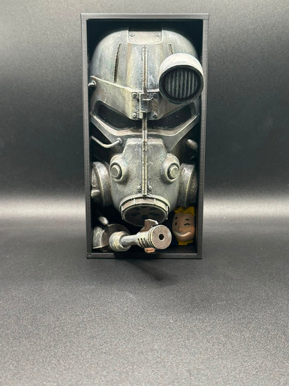 Fermalibro Power Armor, primo piano dell'elmo e dei filtri dipinti a mano