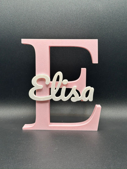 Lettera 3D E rosa con il nome Elisa in corsivo
