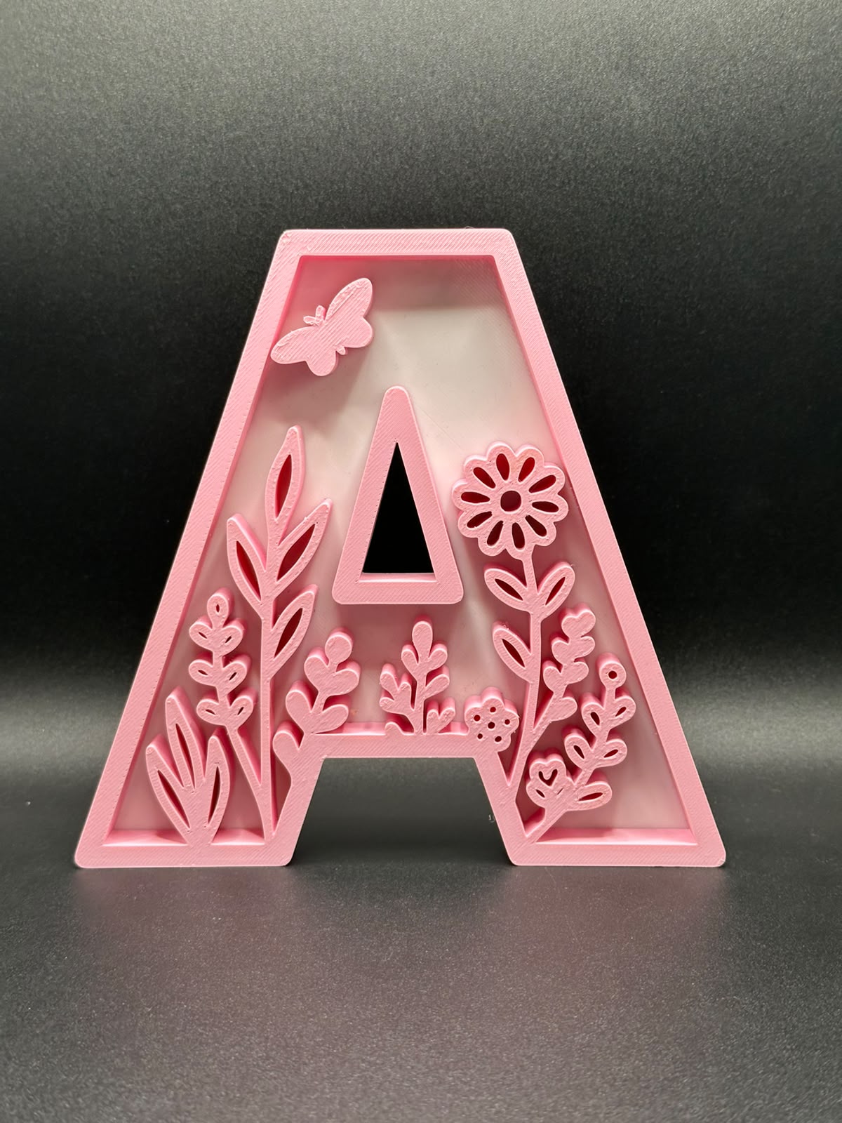 Lettera 3D floreale personalizzata rosa - Livoncraft3D