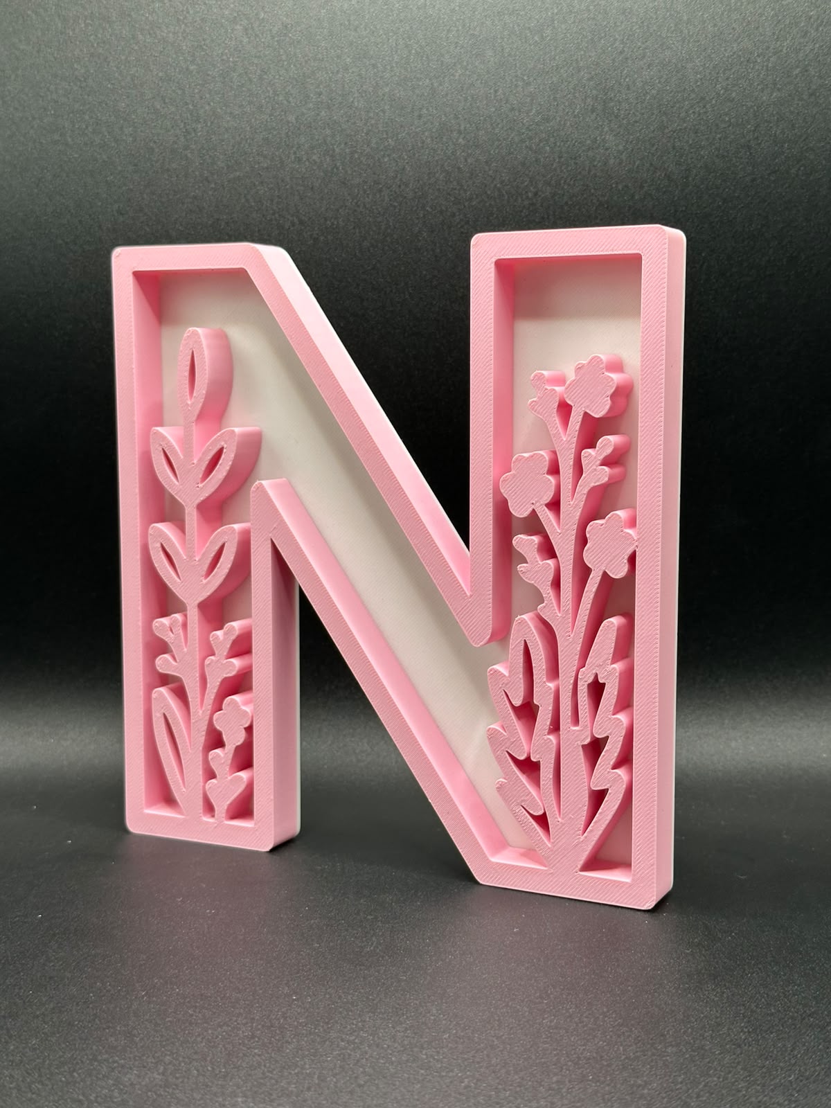 Lettera 3D floreale personalizzata rosa - Livoncraft3D