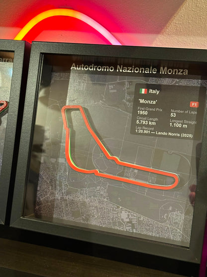 Quadro 3D circuito di Monza incorniciato, tracciato rosso in rilievo appeso alla parete