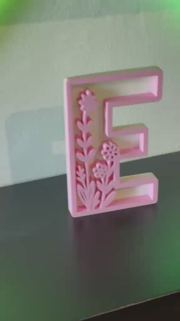 Lettera 3D floreale rosa - video rotazione - Livoncraft3D