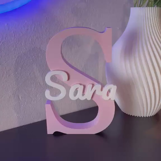 Lettera 3D rosa con nome personalizzato, vista a 360 gradi con luce LED