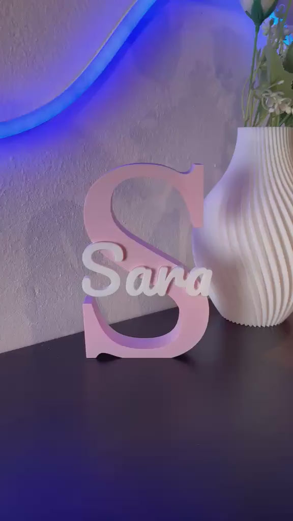 Lettera 3D rosa con nome personalizzato, vista a 360 gradi con luce LED