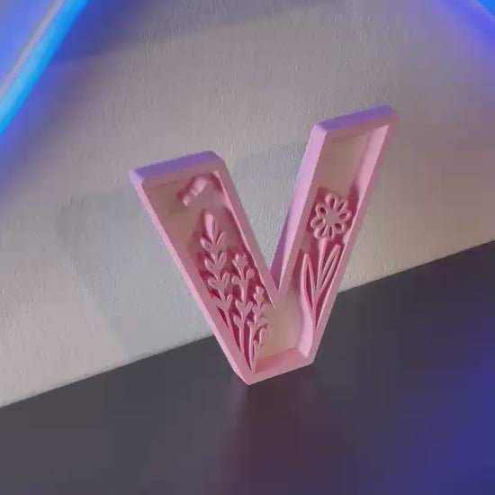 Lettera 3D floreale rosa - video rotazione - Livoncraft3D