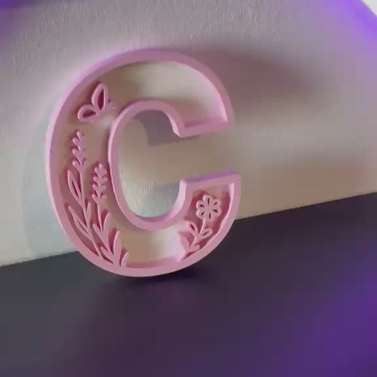 Lettera 3D floreale rosa - video rotazione - Livoncraft3D