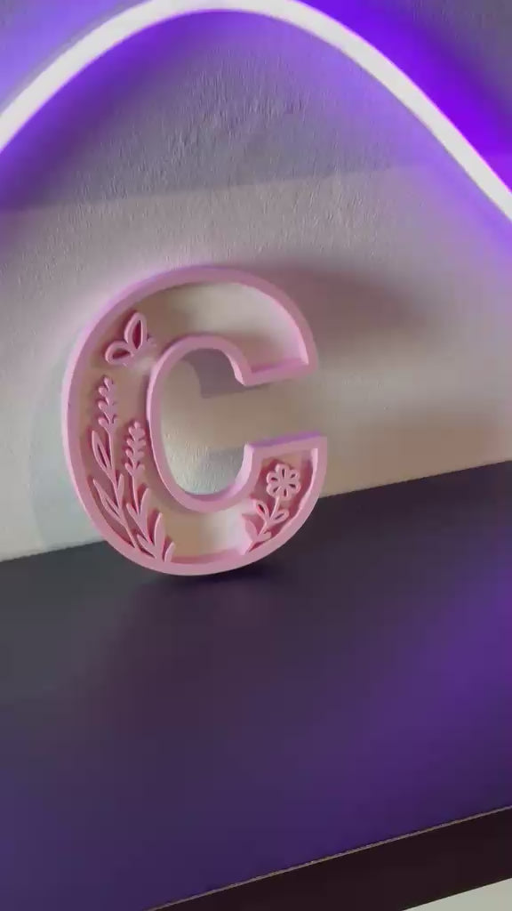 Lettera 3D floreale rosa - video rotazione - Livoncraft3D