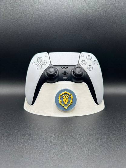Supporto joystick PS5 con stemma Alliance, vista frontale