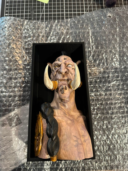 Fermalibro Troll Zandalari imballato con pluriball, pronto per la spedizione